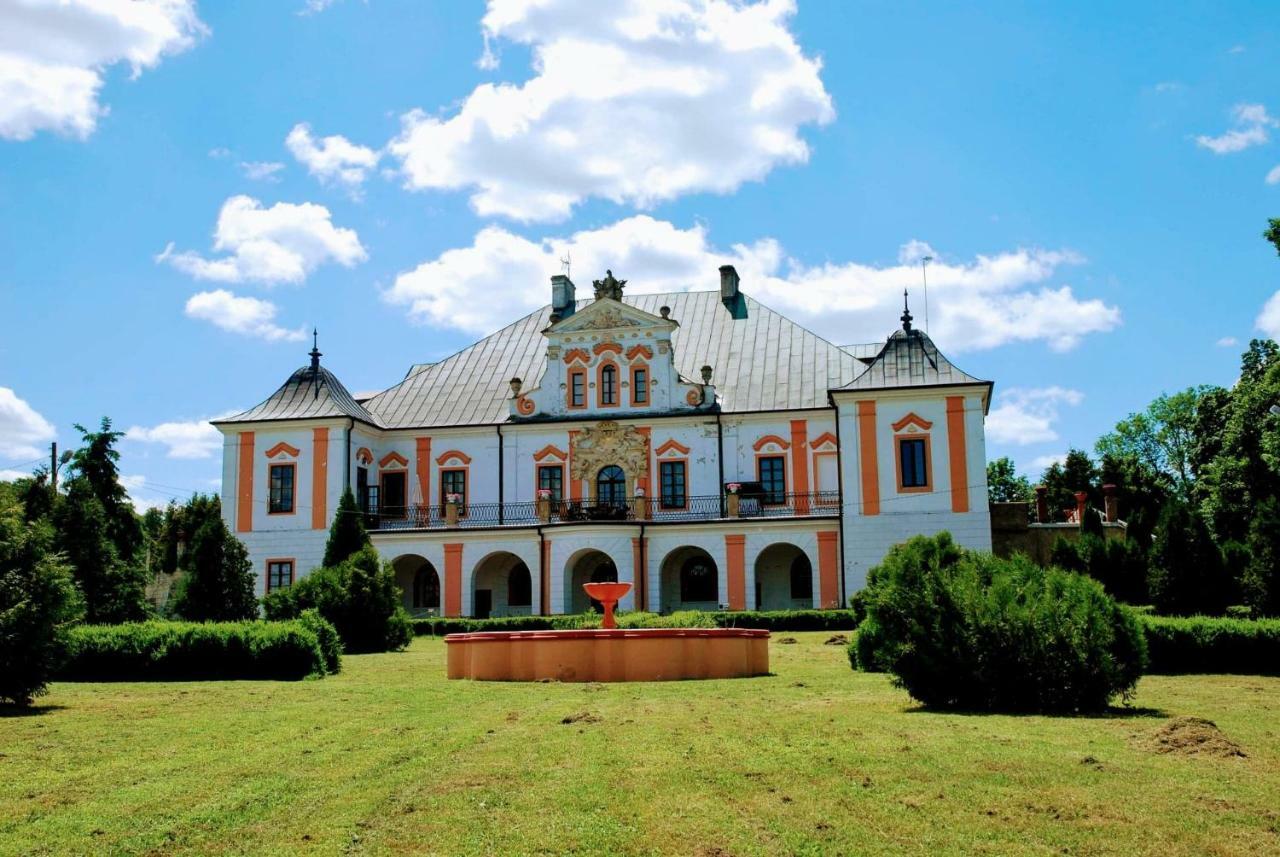 Palac W Czyzowie Szlacheckim Czyzow Szlachecki Exterior foto